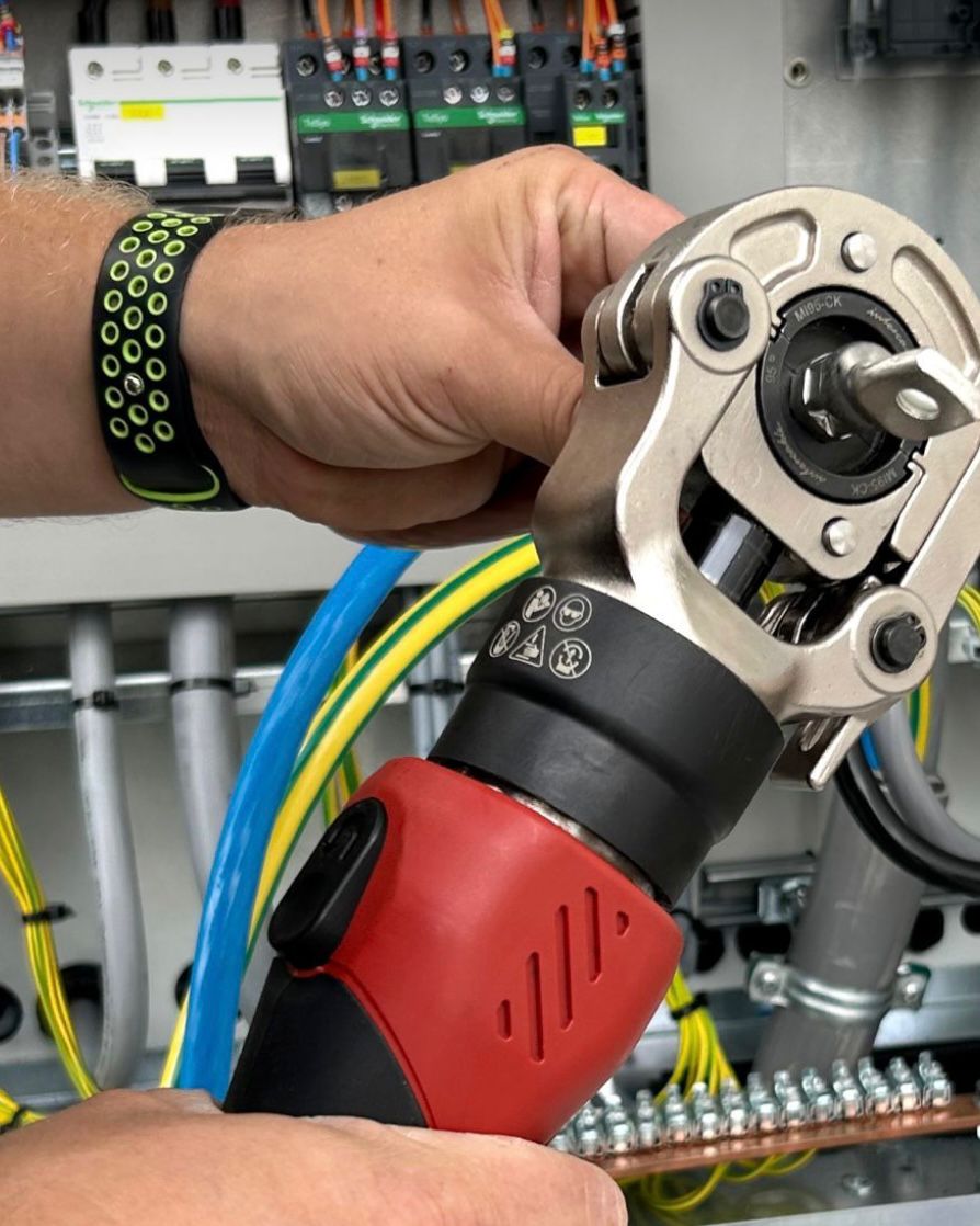 Kabelschuh mit Presswerkzeug